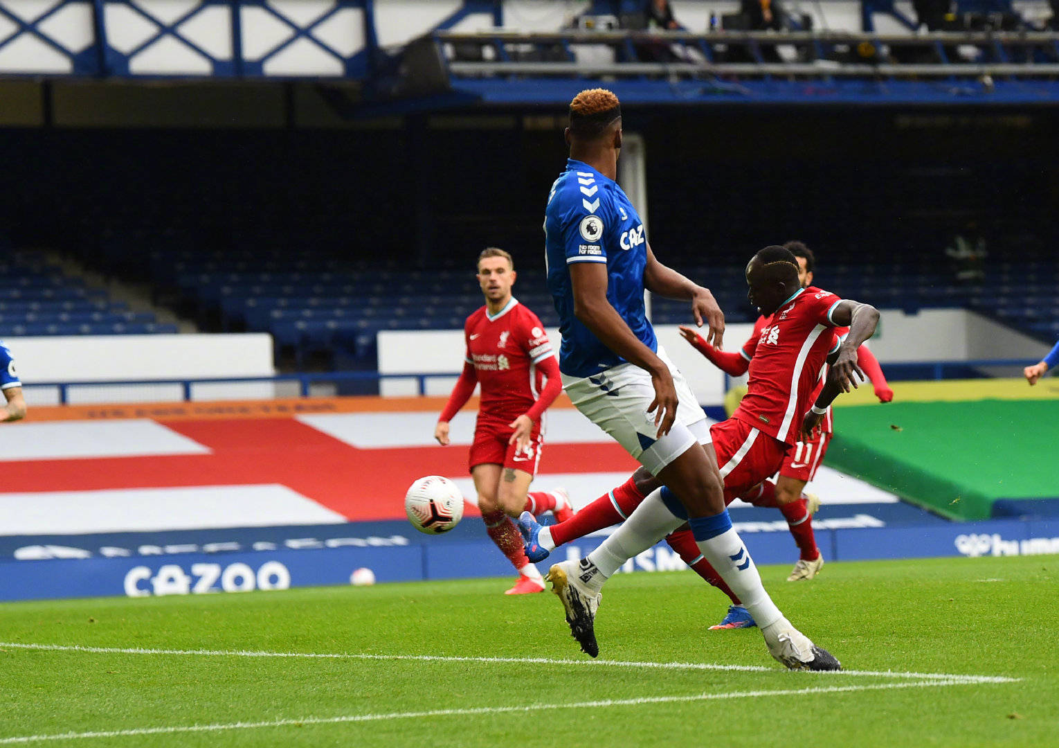 在换人频繁 在换人频繁